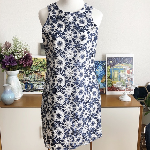 Floral/Holiday Shift Dress - Picture 3 of 3